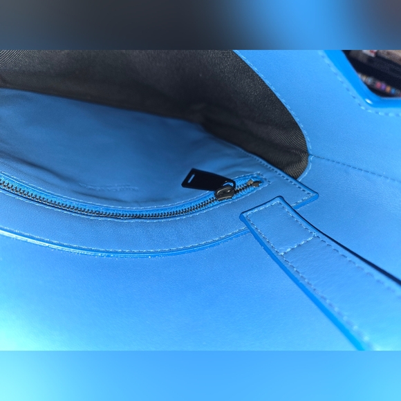 Bottega Veneta Intrecciato Leather Messenger Bag With COA Authentication - Picture 13 of 16